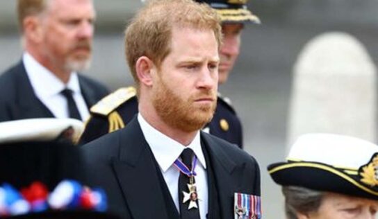 Príncipe Harry diz que realeza britânica foi para cama com “diabo” da imprensa dos tabloides