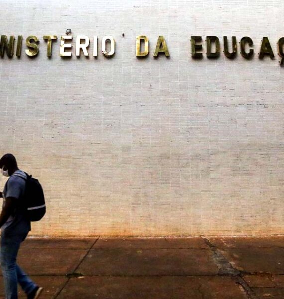 Ministério da Educação revoga portaria sobre a abertura de cursos de medicina