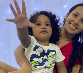 Mãe e filho morrem atropelados em calçada de Manaus