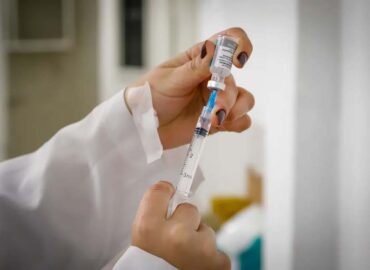 IMUNIZAÇÃO Governo Lula prevê vacinação anual contra a Covid para grupos de risco