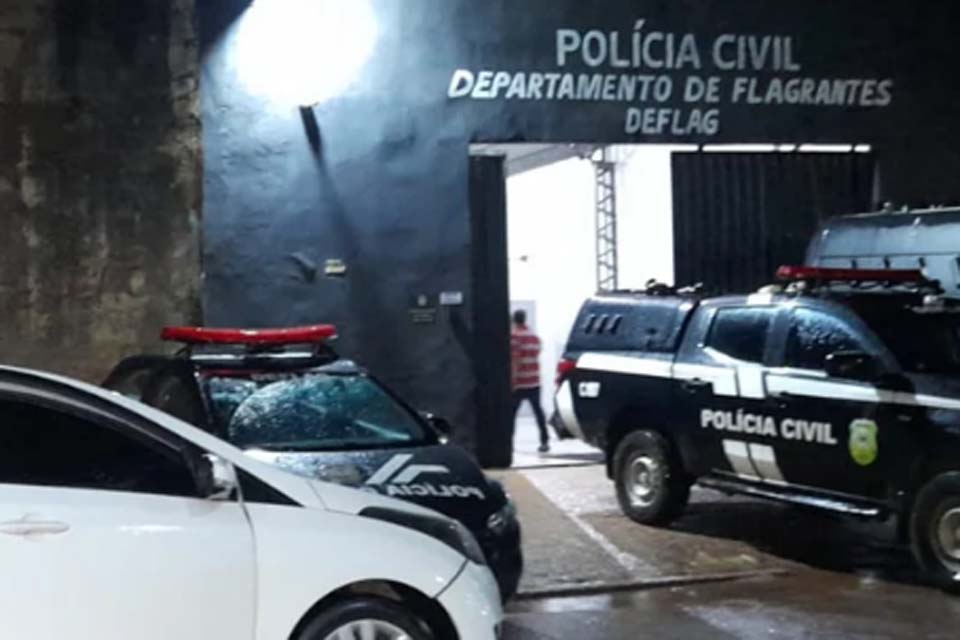 Dupla é presa com carro roubado na zona Leste após denúncia