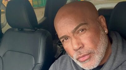 Foto mostra últimos momentos de Rick ao lado de empresário antes de acidente de helicóptero