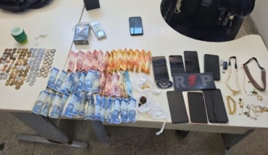 Ji-Paraná: Dupla é presa suspeita de tráfico de drogas; drogas, dinheiro e celulares são apreendidos