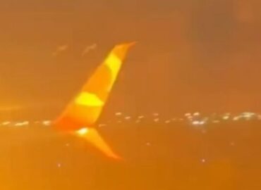 Avião da Gol pega fogo durante decolagem e fecha pista em Goiânia