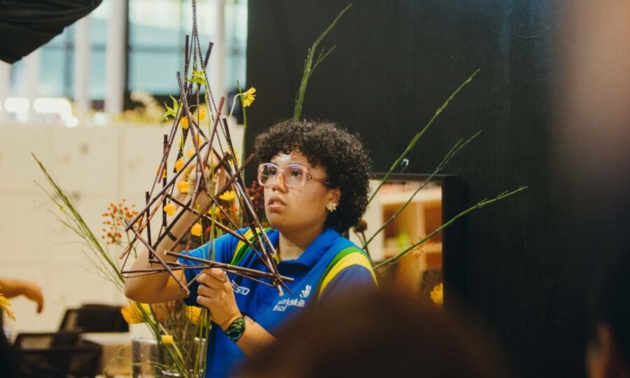 ‘Nunca imaginei que o curso de Florista me traria tão longe’, diz amazonense após disputar maior competição de educação profissional na China