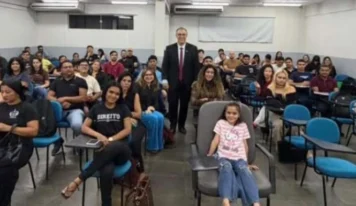 MPRO debate consumo consciente com acadêmicos de Direito