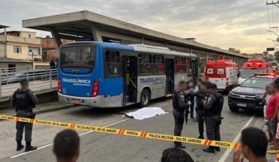 Passageiro de ônibus morre baleado durante ação policial no Rio