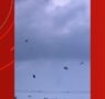 Vídeo mostra telhas voando durante chuva em Manaus; Defesa Civil emite alerta de tempestade