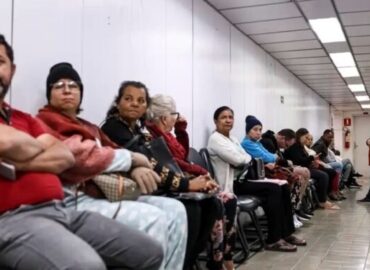IA vai decidir sua vez na fila do SUS? Propostas de candidatos da esquerda à direita não são simples de implementar