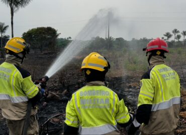 Incêndio florestal consome 700 hectares em Cacau Pirêra, distrito de Iranduba; Bombeiros suspeitam de crime ambiental