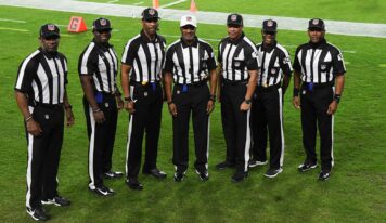 Sete em campo e divisão por bonés: entenda como funciona a arbitragem da NFL