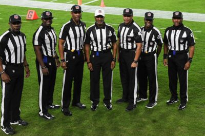 Sete em campo e divisão por bonés: entenda como funciona a arbitragem da NFL