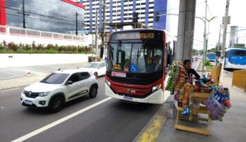Prefeitura sanciona lei que garante passagem de ônibus gratuita nas eleições de 2026 em Manaus
