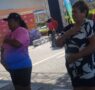 Tímida, costureira de 62 anos participa de aula de ioga no Verão Amazônico em Manaus