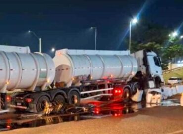 Motorista fica ferido após embate de camião-cisterna no viaduto do Trevo do Roque