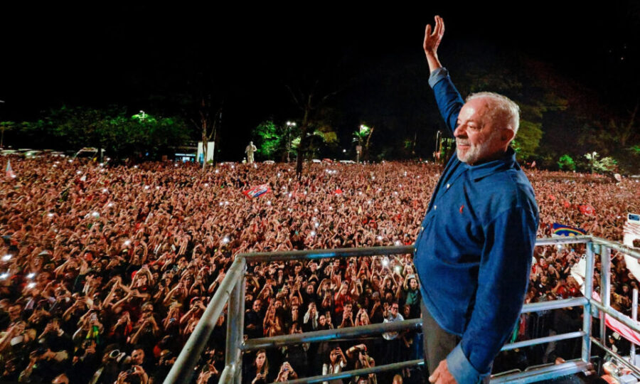 Lula é reeleito para quarto mandato