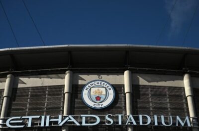 Patrocinadora do Manchester City estuda ação legal contra Premier League por prejuízos gerados