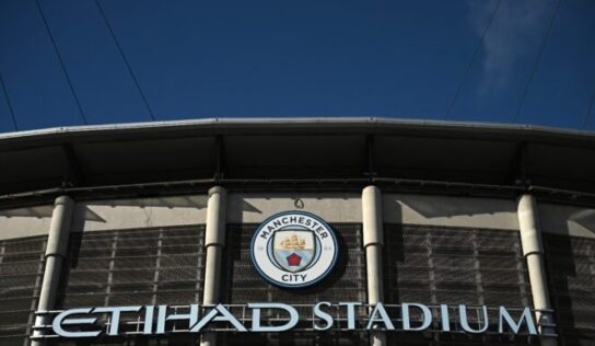 Patrocinadora do Manchester City estuda ação legal contra Premier League por prejuízos gerados
