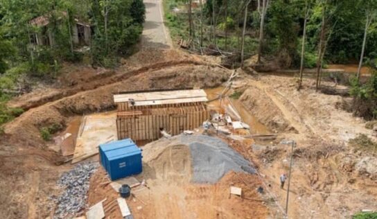 Obras de galeria de concreto na rua Américo Vespúcio avançam para fase de concretagem em Jaru