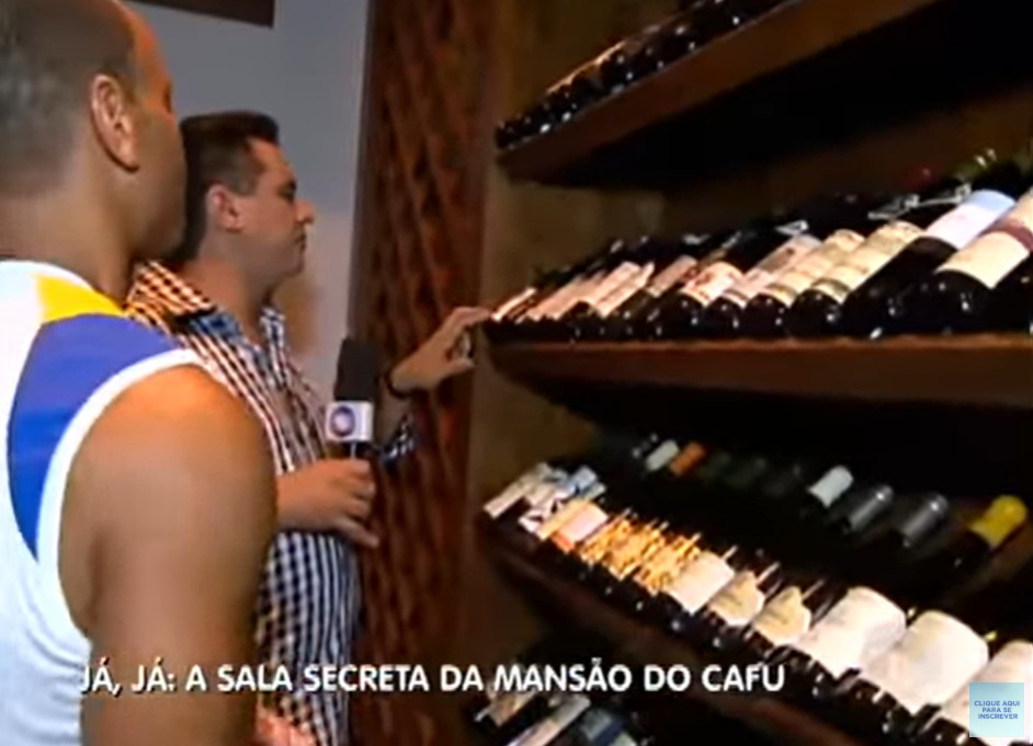 Adega com vinhos de diferentes safras - Foto: Reprodução/Record