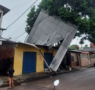 Temporal destelha casa na zona Centro-Oeste de Manaus; VÍDEO