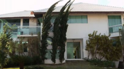 Galã do sertanejo, cantor já morou em casa de dois andares com estúdio de música e decoração feita pela mãe