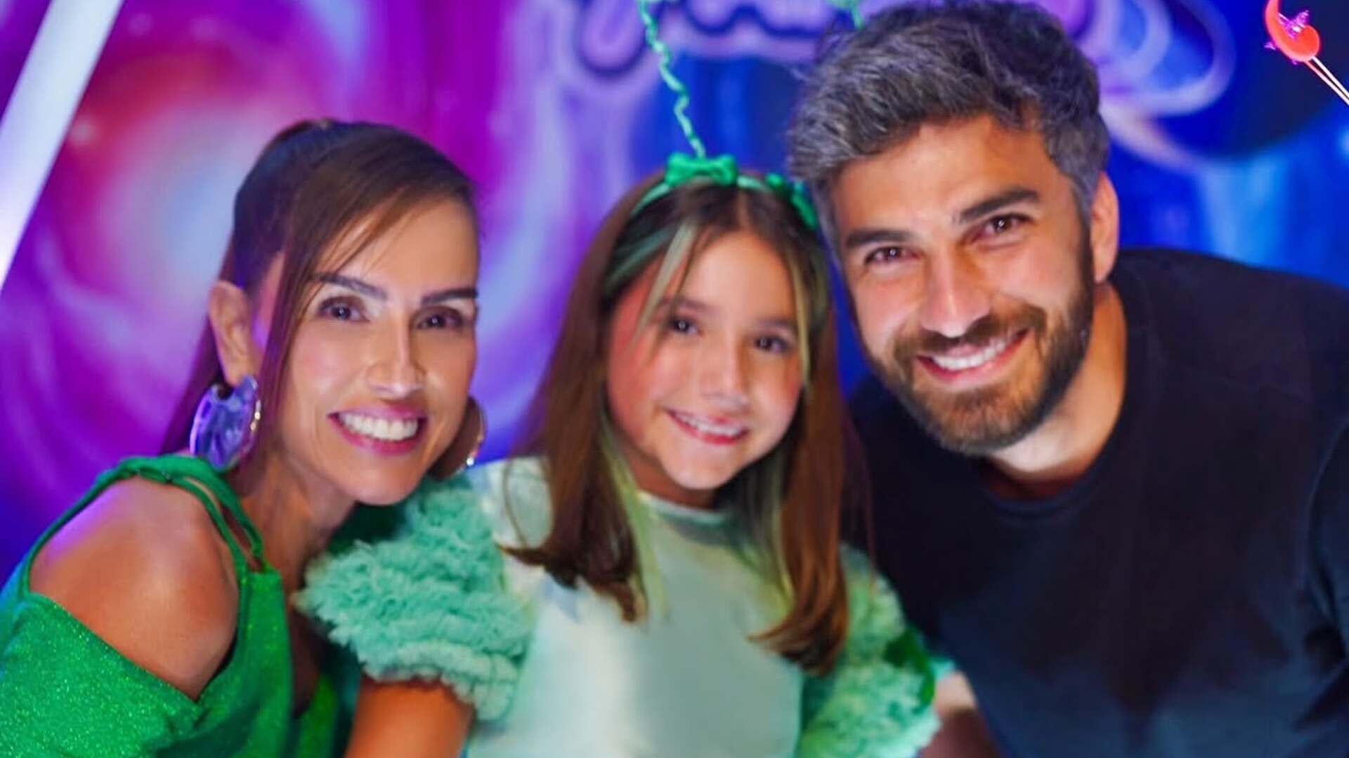 Deborah Secco mostra fotos do aniversário de Maria FlorEm