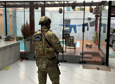 Dupla é presa em ação da PF contra grupo que usava aeroporto no AM para enviar drogas e lavar dinheiro em bets