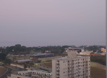 Manaus amanhece encoberta por fumaça após incêndio atingir área de vegetação no Cacau Pirêra
