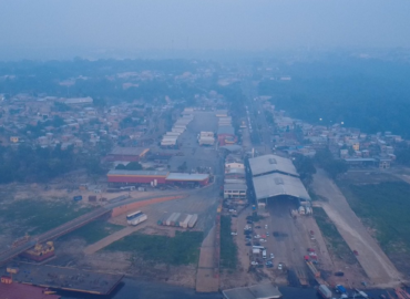 Fumaça densa volta a encobrir Manaus, que registra pior qualidade do ar do Brasil; Defesa Civil emite alerta severo