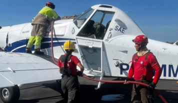 Bombeiros utilizam avião no combate a incêndio que já dura mais de 48 horas em Manaus