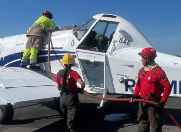 Bombeiros utilizam avião no combate a incêndio que já dura mais de 48 horas em Manaus