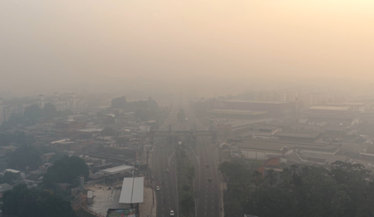 Concentração de poluentes persiste nas zonas Sul e Leste de Manaus após dia de fumaça intensa; há previsão de chuvas, diz meteorologista