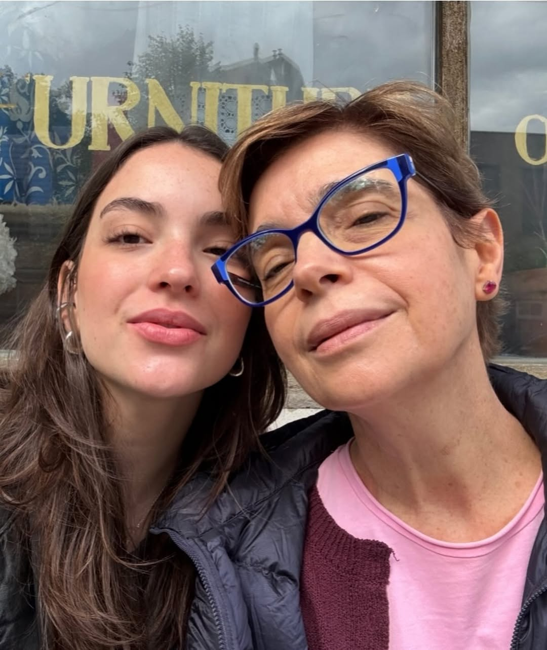 Renata Lo Prete com a filha, Antônia - Foto: Reprodução / Instagram @renataloprete