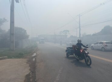 Fumaça de incêndio em área com lixão se espalha por Manaus e órgão ambiental alerta para riscos à saúde