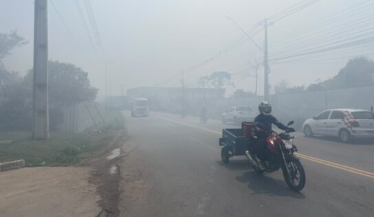 Fumaça de incêndio em área com lixão se espalha por Manaus e órgão ambiental alerta para riscos à saúde