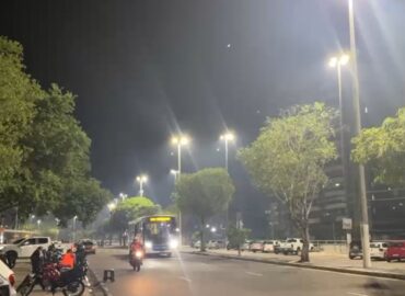 Fumaça volta a encobrir Manaus durante noite desta quinta-feira e qualidade do ar chega ao pior nível