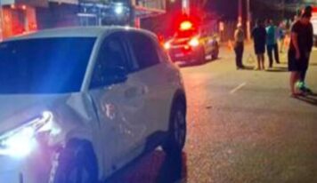 Colisão entre moto e carro deixa três pessoas gravemente feridas em Porto Velho