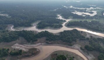 Amazonas decreta emergência em saúde por 180 dias após seca isolar 562 comunidades