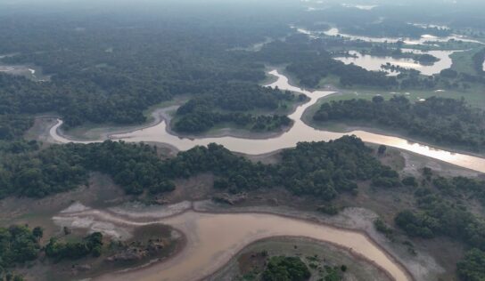 Amazonas decreta emergência em saúde por 180 dias após seca isolar 562 comunidades