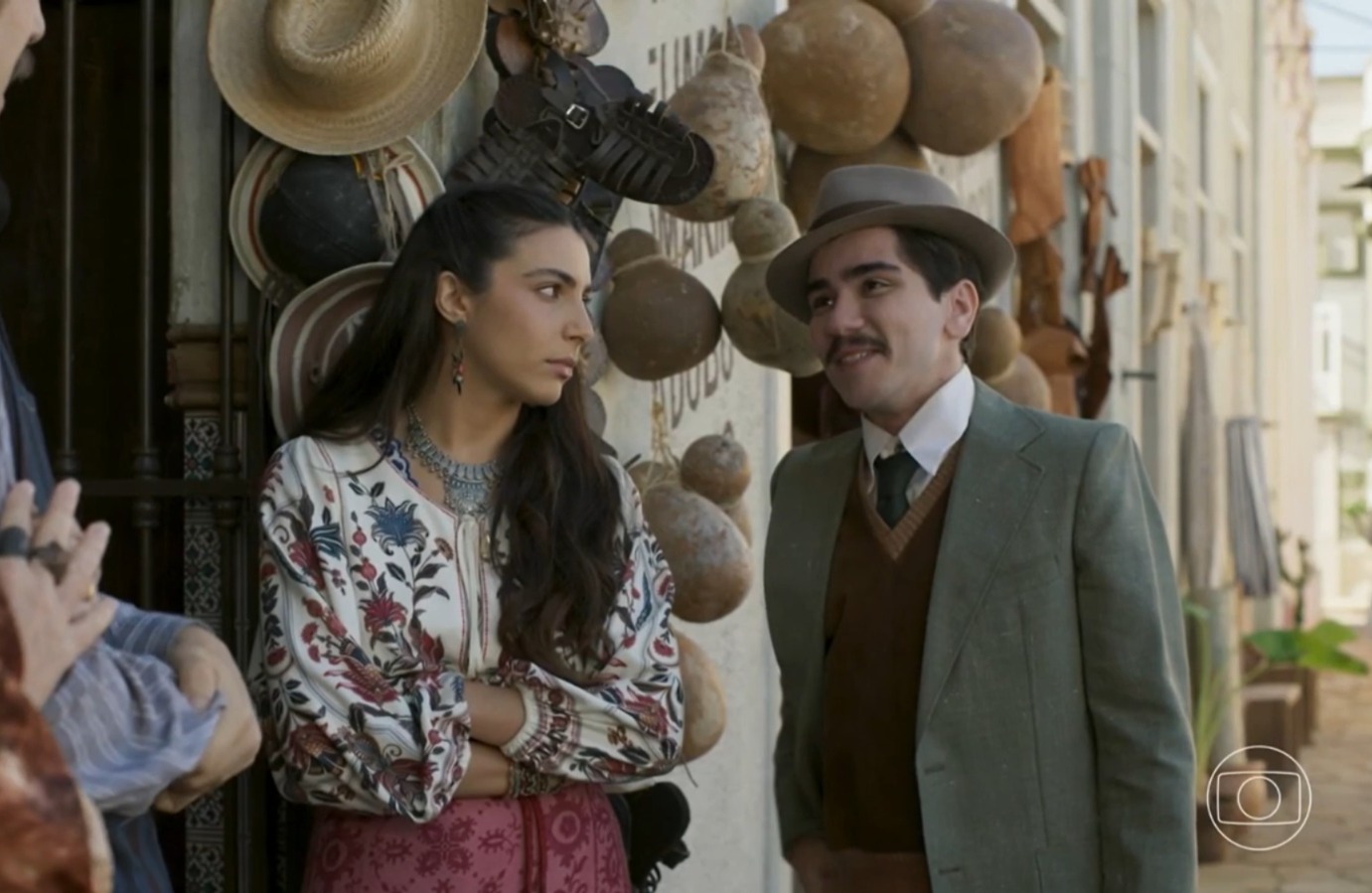 Salma (Rayssa Bratillieri) e Fuad (João Fernandes) em A Nobreza do Amor - Foto: Reprodução / TV Globo