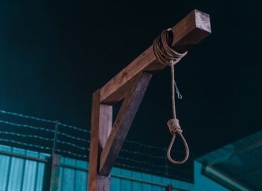 Irã condena 106 manifestantes à morte e já executa 35, aponta ONG