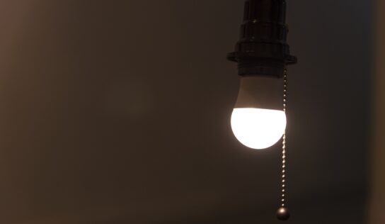 Tarifa Social de Energia no AM: veja quem tem direito e como pedir desconto na conta de luz