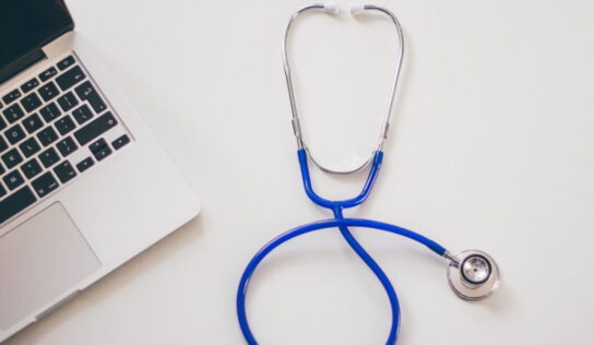 Microsoft diz que IA superou médicos em testes de diagnóstico