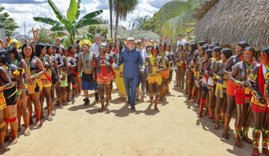 Amazônia: Lula combate a devastação; Flávio acaba com regras