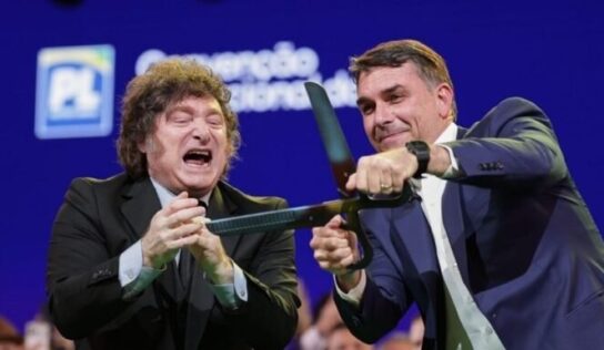 Milei chama Lula de ladrão e declara apoio a Flávio Bolsonaro: “Meu amigo”
