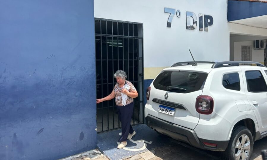 Mulher é presa com identidades falsas em Manaus; documentos seriam usados para votar mais de uma vez