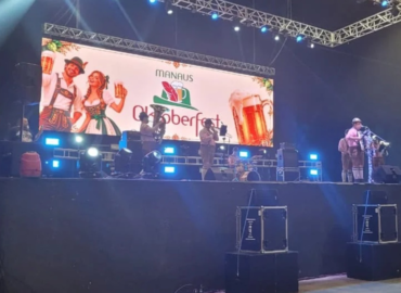 Primeiro dia da Oktoberfest Manaus tem música, cervejas e gastronomia alemã