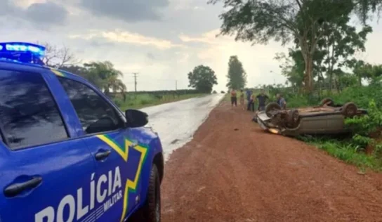 Rolim de Moura: Mulher fica ferida após carro capotar na RO-010, próximo à Linha 176