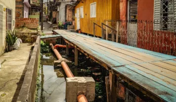 Do acesso à água à recuperação dos igarapés: o passado e o futuro do saneamento em Manaus